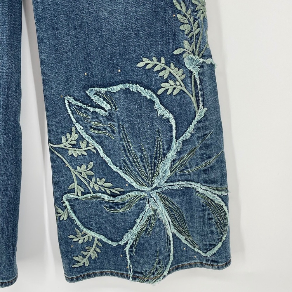 Chico's High Rise Flare Embroidered Floral Jeans Women's Size 14R Boho Festival - Picture 4 of 6